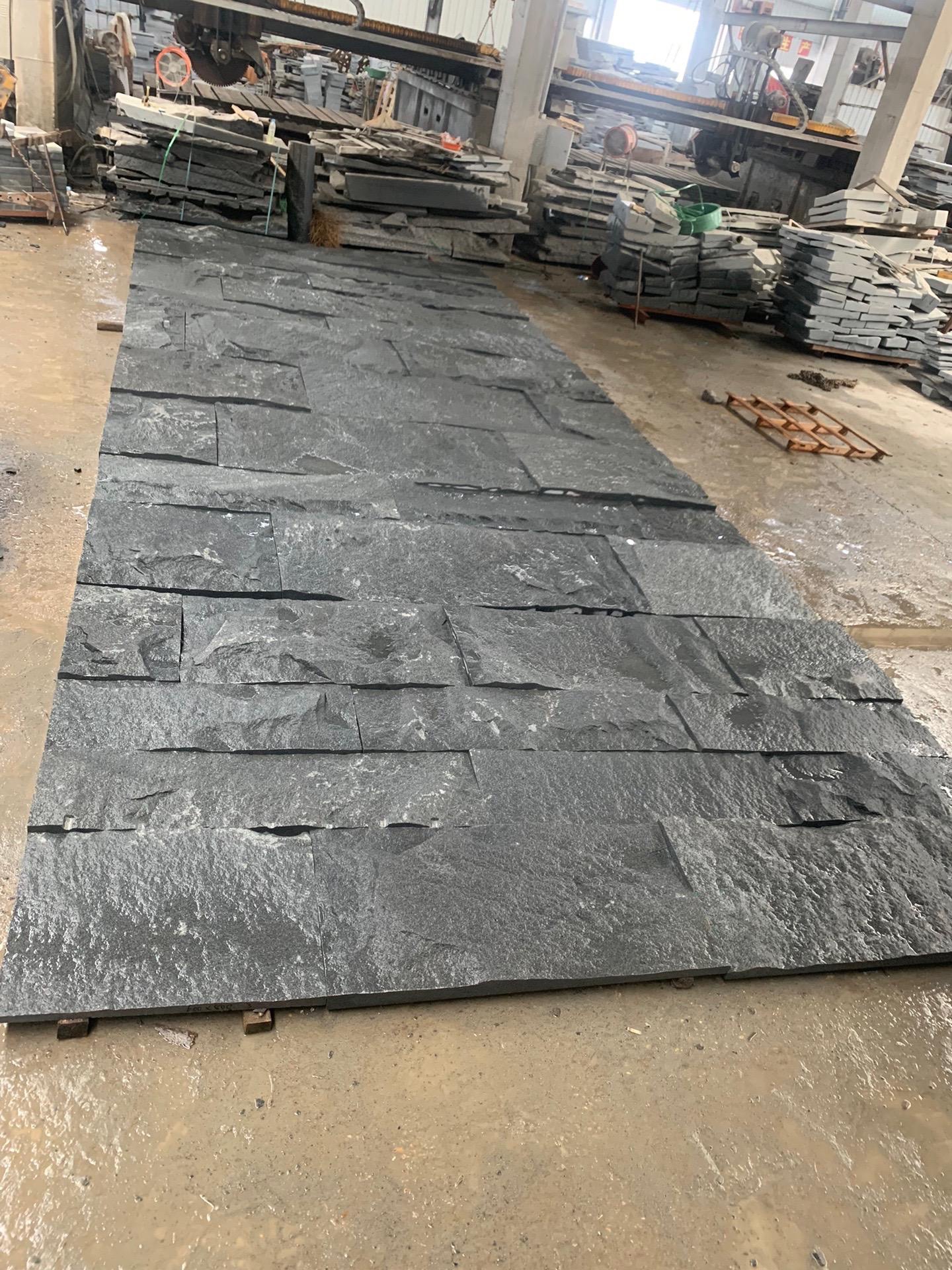 芝麻灰石皮背景墻自然面